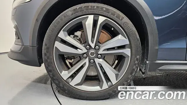 Volvo V60 Cross Country 2021 — Şəkil 17/20