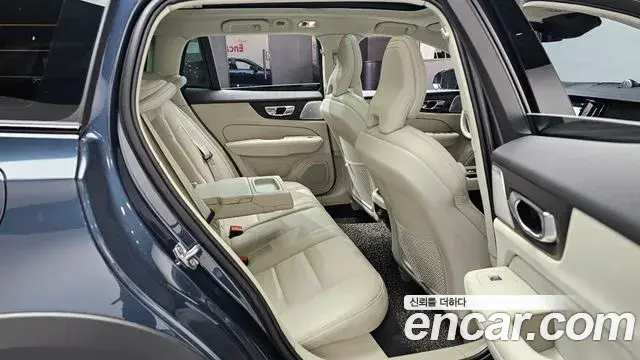 Volvo V60 Cross Country 2021 — Şəkil 16/20