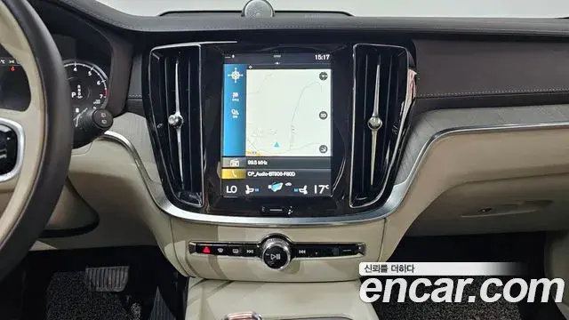 Volvo V60 Cross Country 2021 — Şəkil 10/20
