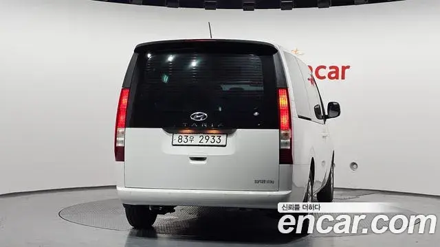 Hyundai Staria 2021 — ფოტო 7/33