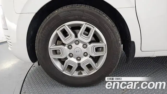 Hyundai Staria 2021 — ფოტო 31/33