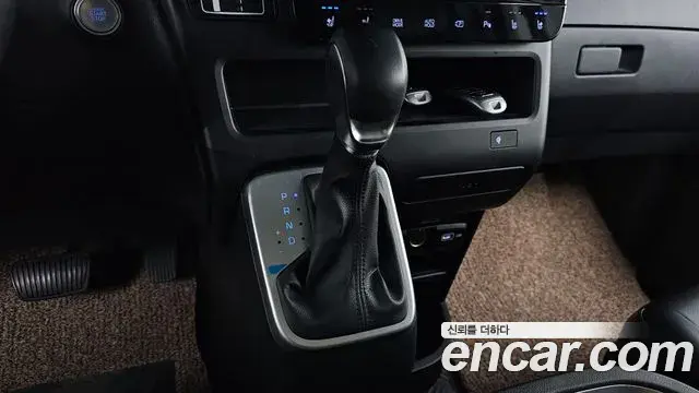 Hyundai Staria 2021 — ფოტო 13/33