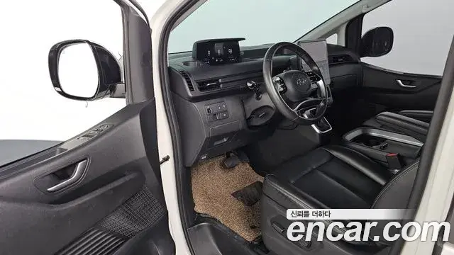 Hyundai Staria 2021 — ფოტო 30/33