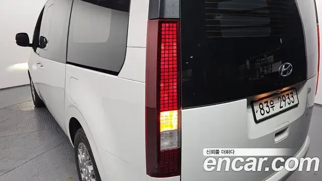 Hyundai Staria 2021 — ფოტო 10/33