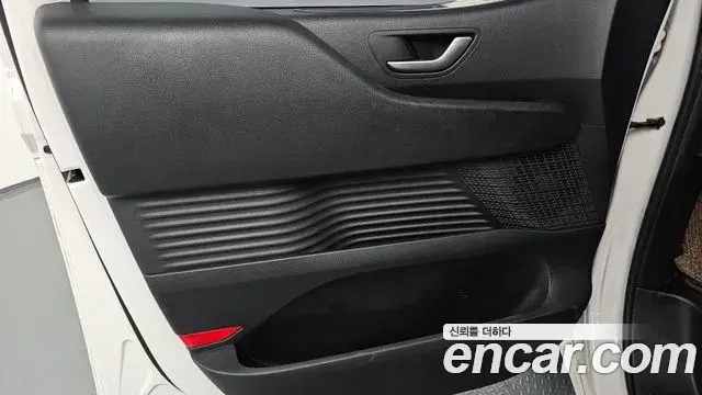 Hyundai Staria 2021 — ფოტო 17/33