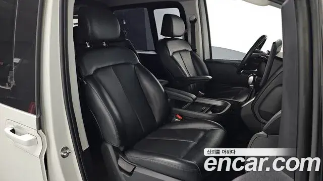 Hyundai Staria 2021 — ფოტო 22/33