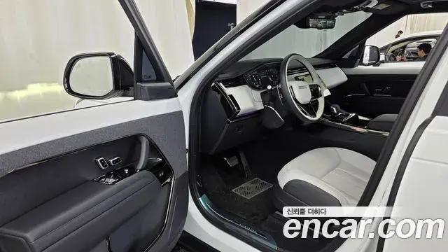 Land Rover Range Rover Sport 2025 — Photo 16/36