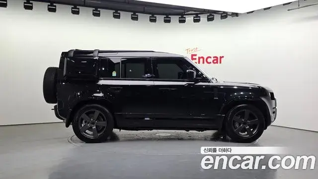 Land Rover Defender 2026 — ფოტო 15/20