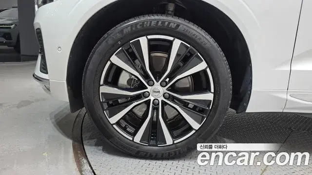 Volvo XC60 2023 — Şəkil 2/32