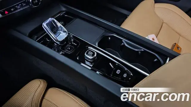 Volvo XC60 2023 — Şəkil 13/32