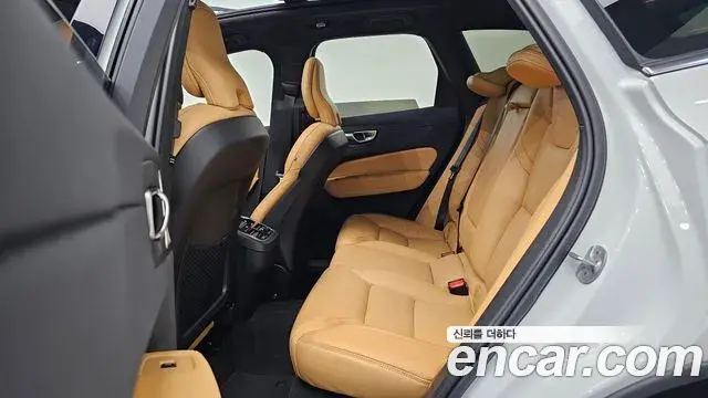 Volvo XC60 2023 — Şəkil 26/32