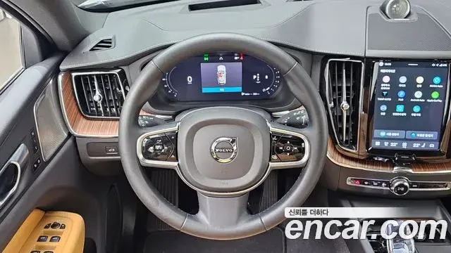 Volvo XC60 2023 — Şəkil 19/32