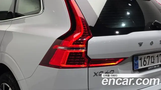 Volvo XC60 2023 — Şəkil 30/32