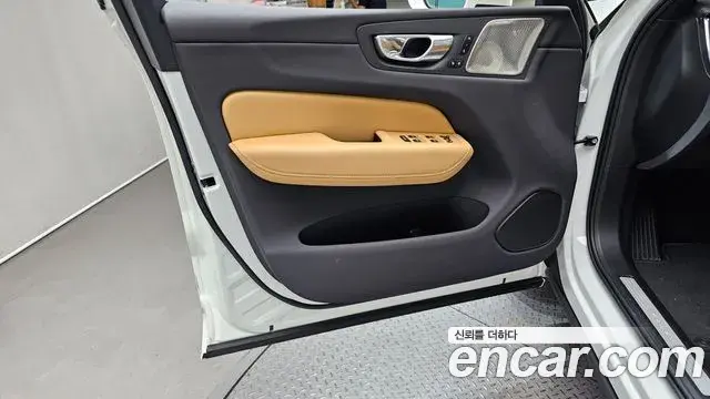 Volvo XC60 2023 — Şəkil 32/32