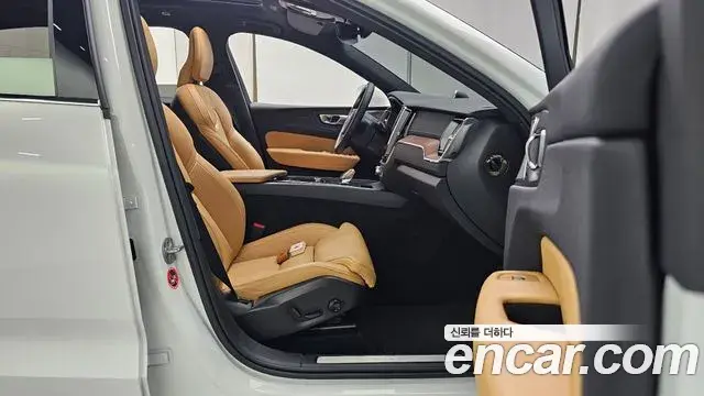 Volvo XC60 2023 — Şəkil 1/32
