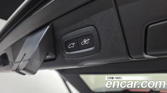 Volvo XC60 2023 — Şəkil 25/32