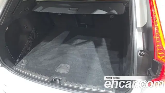 Volvo XC60 2023 — Şəkil 22/32