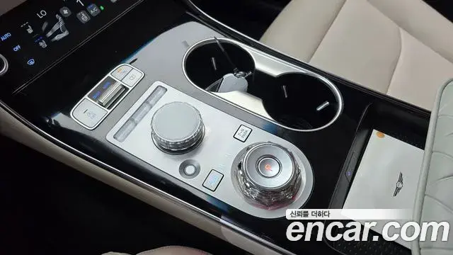 Genesis GV70 2025 — ფოტო 28/30