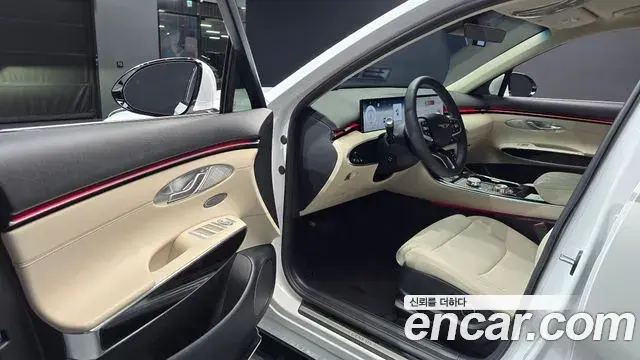 Genesis GV70 2025 — ფოტო 25/30