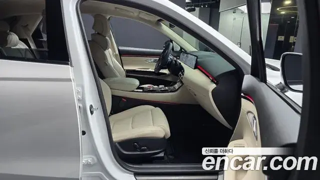 Genesis GV70 2025 — ფოტო 8/30