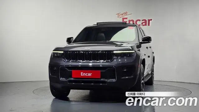 Jeep Grand Cherokee 2022 — Şəkil 17/36