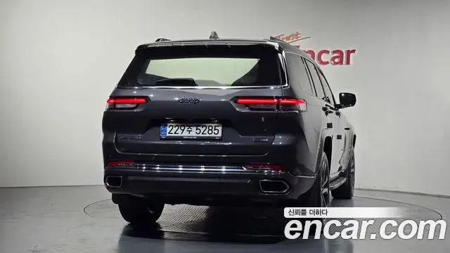 Jeep Grand Cherokee 2022 — Şəkil 18/36