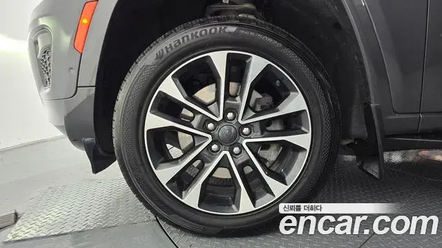 Jeep Grand Cherokee 2022 — Şəkil 35/36