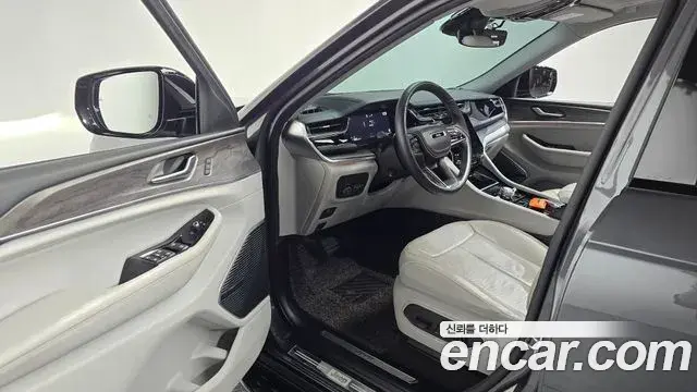 Jeep Grand Cherokee 2022 — Şəkil 25/36