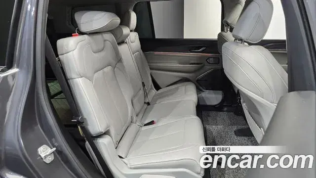 Jeep Grand Cherokee 2022 — Şəkil 32/36