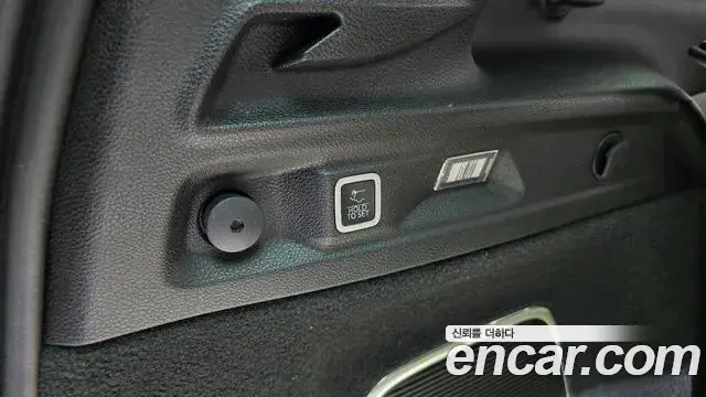 Jeep Grand Cherokee 2022 — Şəkil 23/36