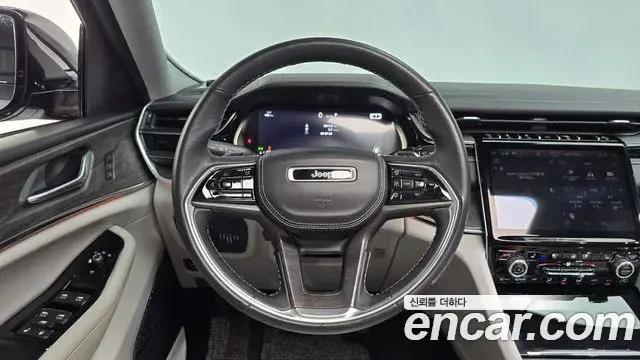 Jeep Grand Cherokee 2022 — Şəkil 12/36