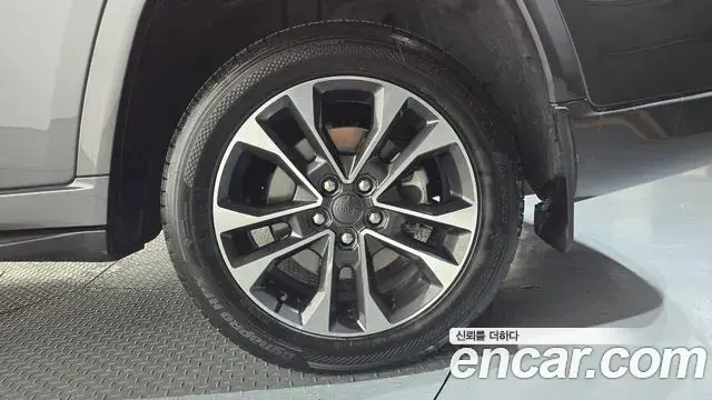 Jeep Grand Cherokee 2022 — Şəkil 8/36