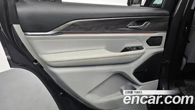 Jeep Grand Cherokee 2022 — Şəkil 7/36
