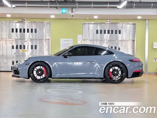 Porsche 911 2023 — Photo 18/20