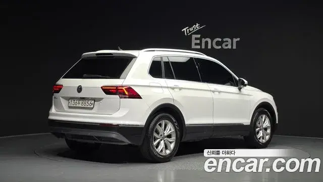 Volkswagen Tiguan 2020 — ფოტო 18/20