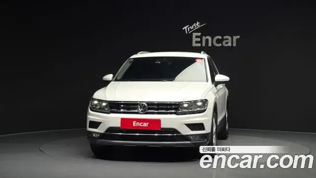 Volkswagen Tiguan 2020 — ფოტო 12/20