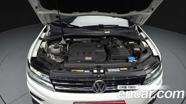 Volkswagen Tiguan 2020 — ფოტო 19/20