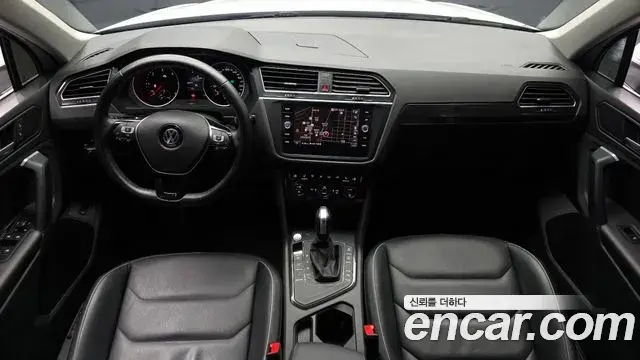 Volkswagen Tiguan 2020 — ფოტო 9/20