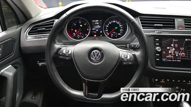 Volkswagen Tiguan 2020 — ფოტო 13/20