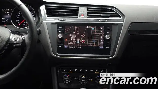 Volkswagen Tiguan 2020 — ფოტო 16/20