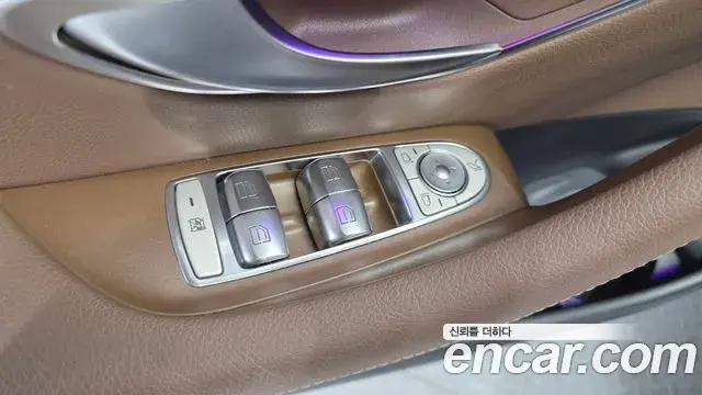 Mercedes-Benz E-Class 2021 — Photo 24/33