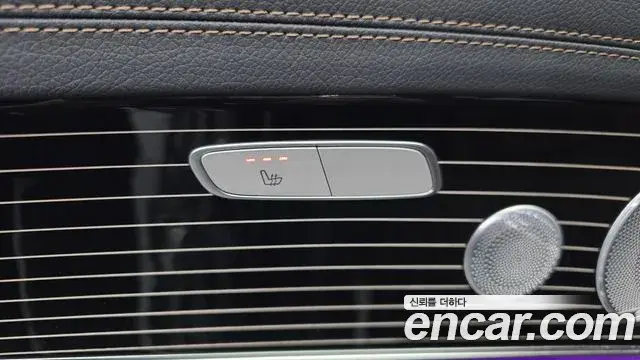 Mercedes-Benz E-Class 2021 — Photo 11/33