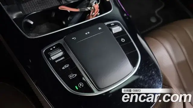Mercedes-Benz E-Class 2021 — Photo 8/33