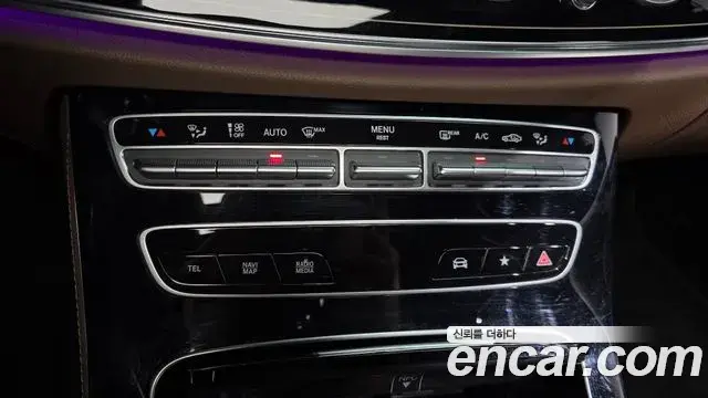 Mercedes-Benz E-Class 2021 — Photo 4/33
