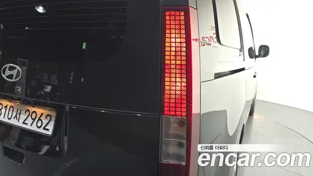 Hyundai Staria 2024 — Photo 6/30