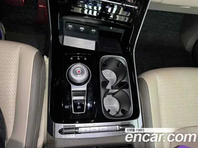 Kia Carnival 2022 — Photo 13/20