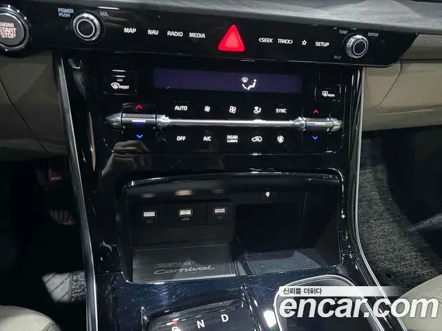 Kia Carnival 2022 — Photo 19/20