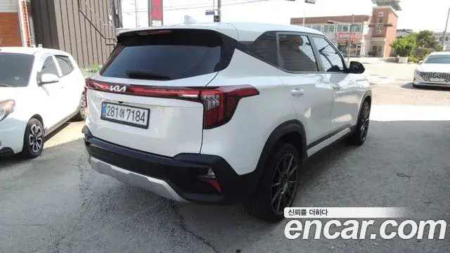 Kia Seltos 2022 — ფოტო 14/20