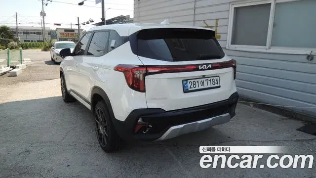 Kia Seltos 2022 — ფოტო 13/20