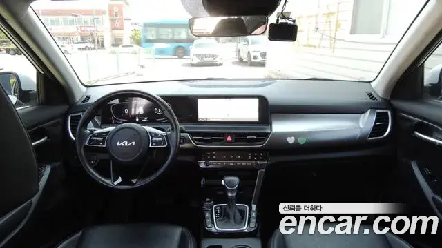 Kia Seltos 2022 — ფოტო 8/20
